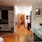 Magdalena Galileo Sa Pogledom Na I Plazu Apartment