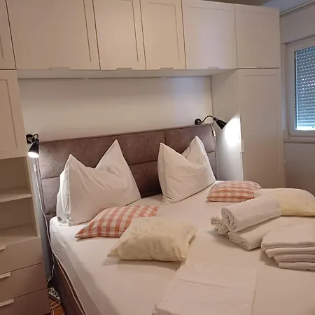 Magdalena Galileo Sa Pogledom Na I Plazu * מאקרסקה