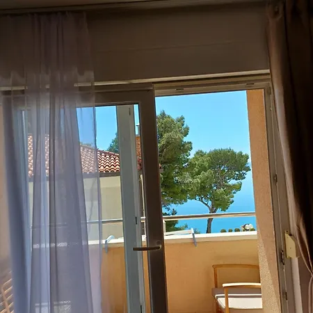 Magdalena Galileo Sa Pogledom Na I Plazu