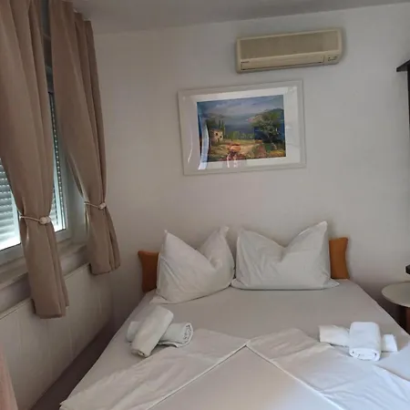 Magdalena Galileo Sa Pogledom Na I Plazu Makarska