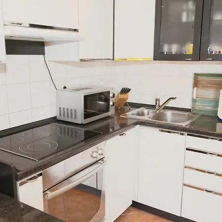 Magdalena Galileo Sa Pogledom Na I Plazu *