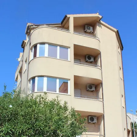 Magdalena Galileo Sa Pogledom Na I Plazu *