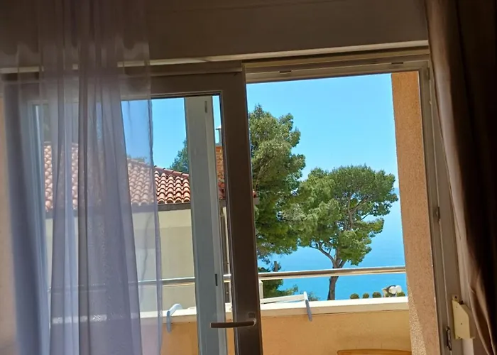 Magdalena Galileo Sa Pogledom Na I Plazu