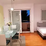 Magdalena Galileo Sa Pogledom Na I Plazu Makarská