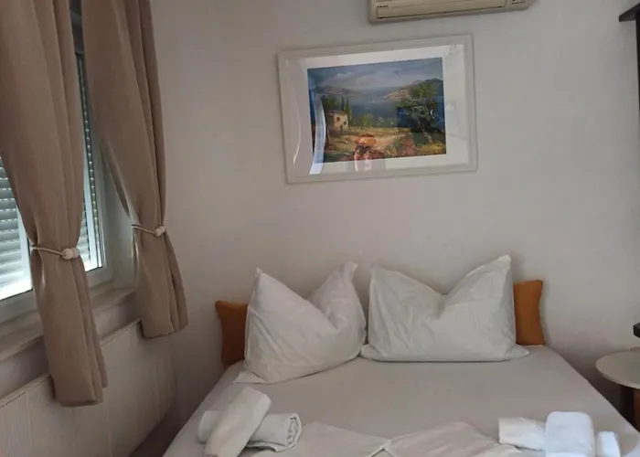 Magdalena Galileo Sa Pogledom Na I Plazu Makarska