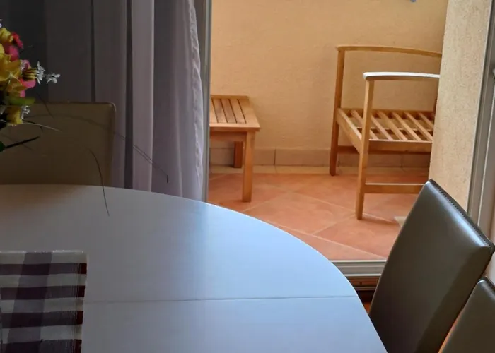 Magdalena Galileo Sa Pogledom Na I Plazu Makarska